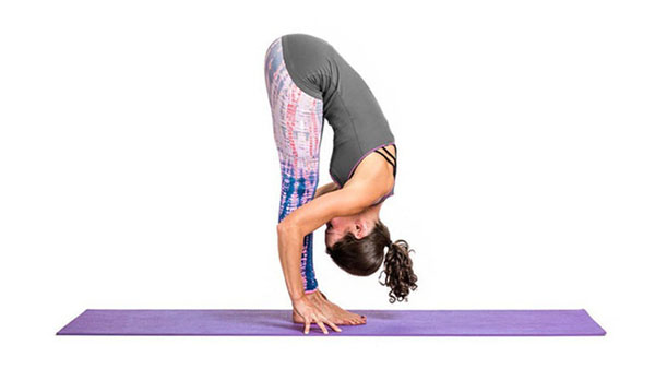 This-stretch-helps-decompress-your-spine-by-stretching-it-every-day This-stretch-helps-decompress-your-spine-by-stretching-it-every-day